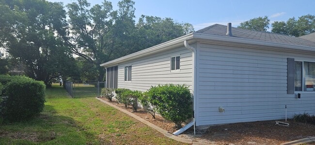 Building Photo - Come and see this one!