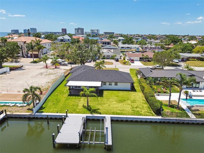 Building Photo - 3913 Fontainebleau Dr