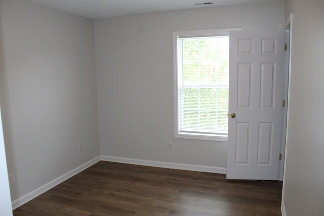 Building Photo - Beautifully Renovated Home in Worthington ...