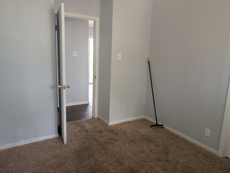 Building Photo - 1010 Waco St