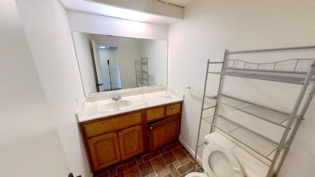 Building Photo - Charming 3 bedroom 2.5 bath Townhome in Co...