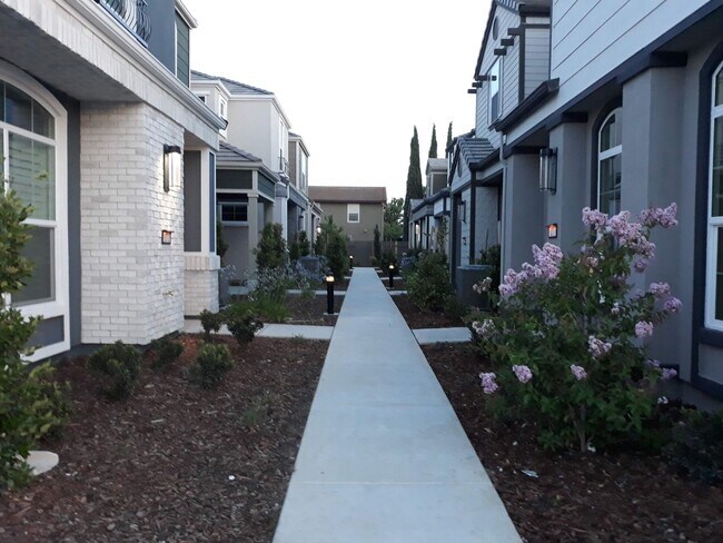 Building Photo - Pre-Lease Now for July 2026 Move-In – Stylish 3BR Townhome in Gated West Sacramento Community
