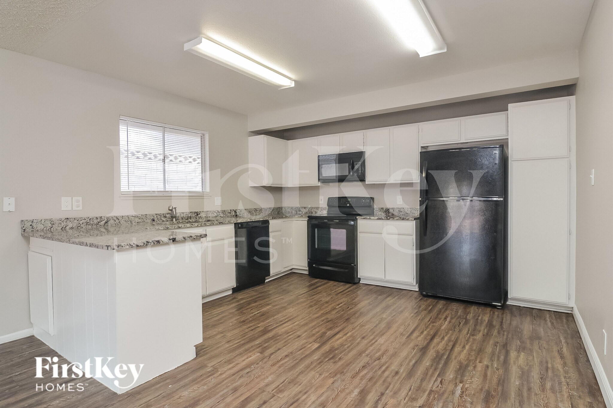 Building Photo - 4071 Oakhill Ave