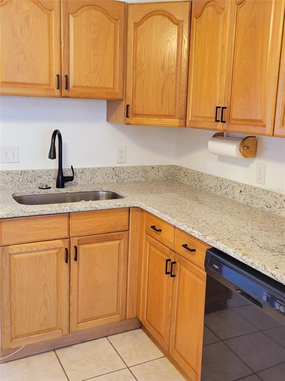 Building Photo - 550 Pent St