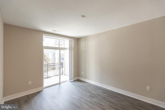 Building Photo - 145 Riverhaven Dr