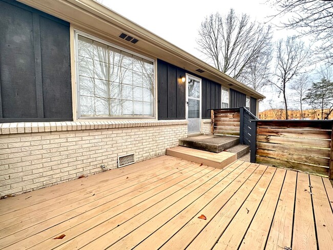 Building Photo - 28 Leonard Dr