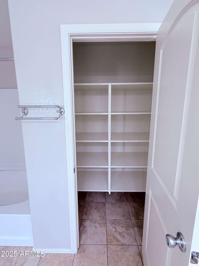 Building Photo - 5113 E Greenway St