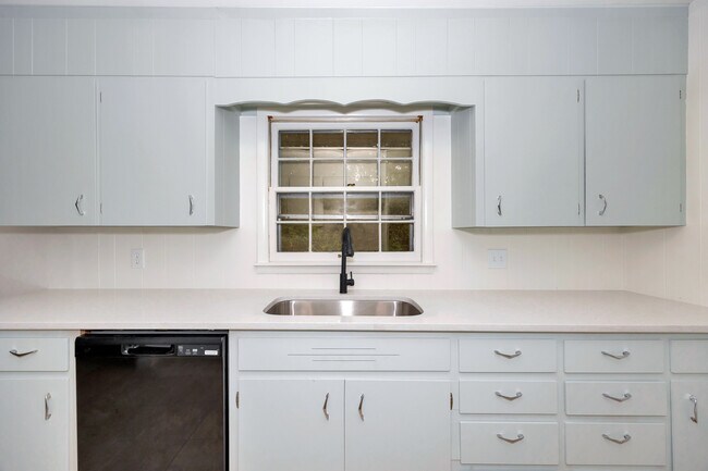 Building Photo - 2105 Shannonhouse Rd SW