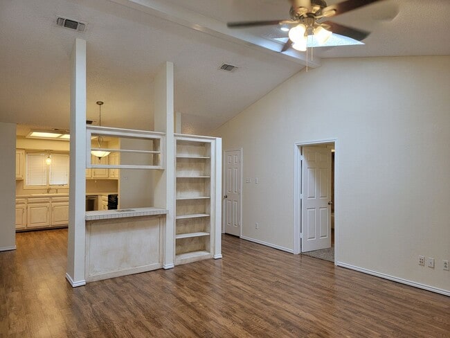 Building Photo - Awesome 3/2/2 in Southwest Lubbock