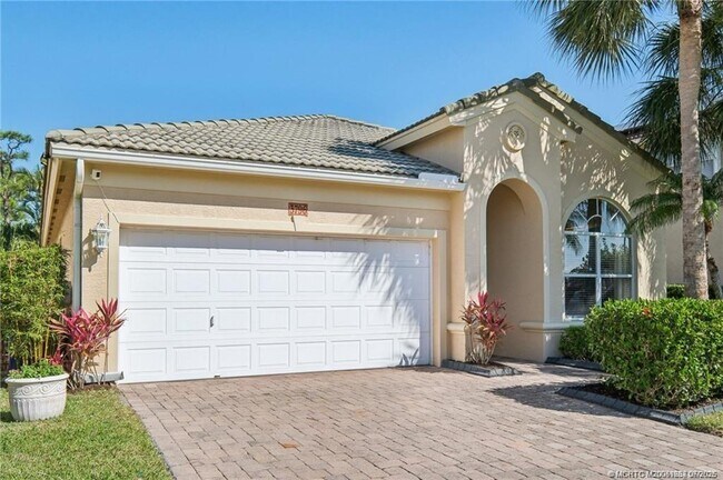 Building Photo - 3796 NW Deer Oak Dr