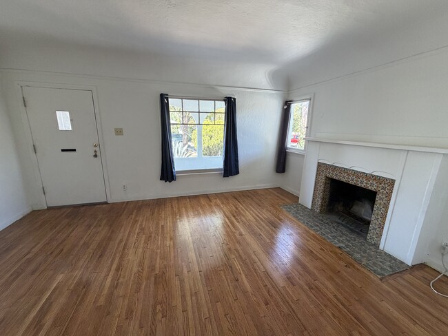 Building Photo - 3400 Greensward Rd