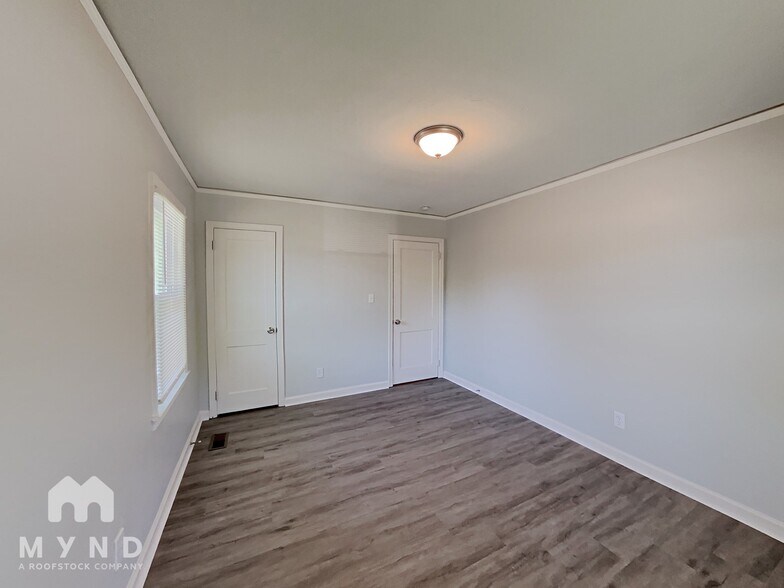 Building Photo - 837 Northview Dr