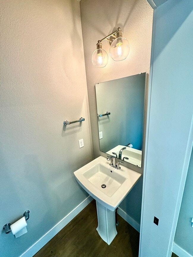 Building Photo - 2 Bedroom 2.5 Bathroom Duplex in the Annaf...
