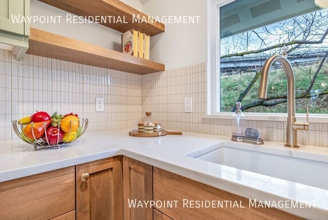 Building Photo - 2989 S Ivy St