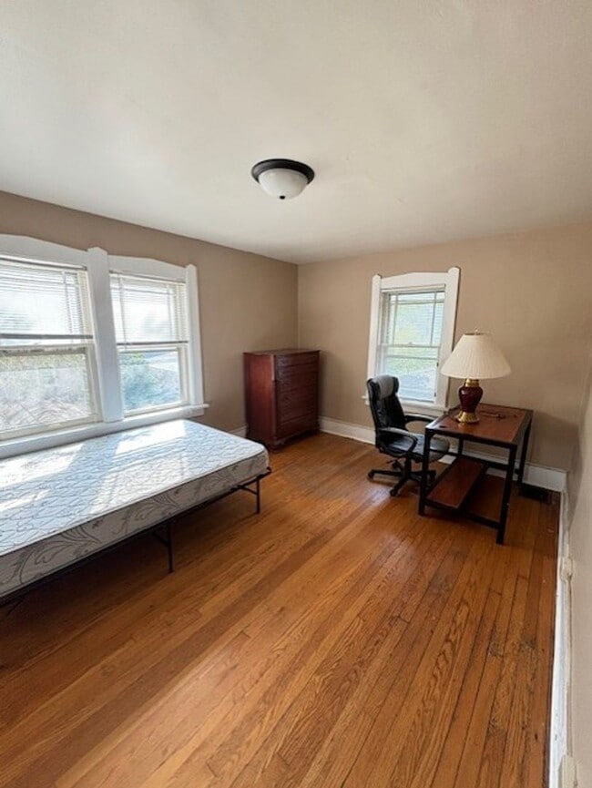 Building Photo - 401 W Elm St