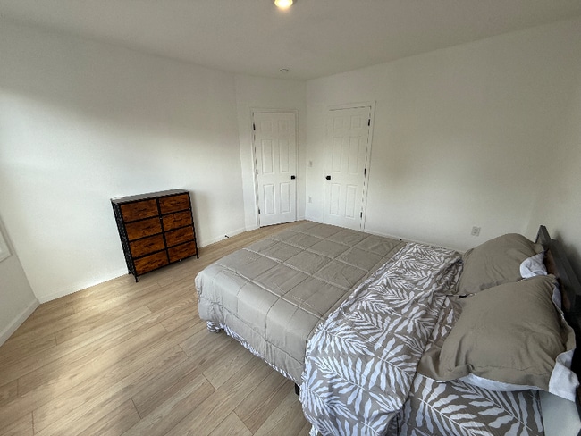 Building Photo - 32 Palm St