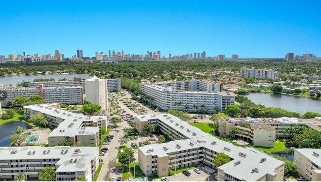 Building Photo - 1700 NE 191st St