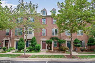 Building Photo - 3636 Wright Terrace