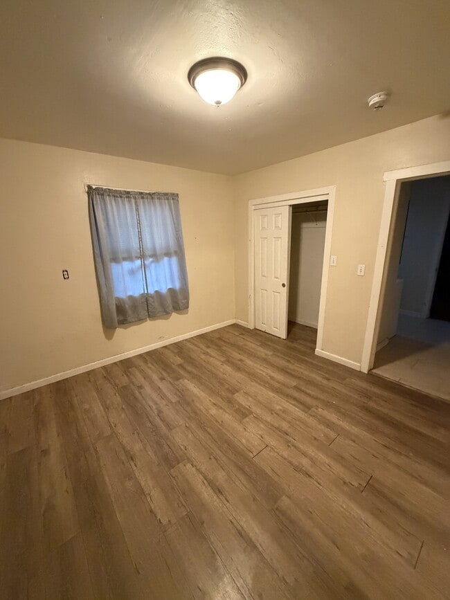 Building Photo - 1906 N Giddings St