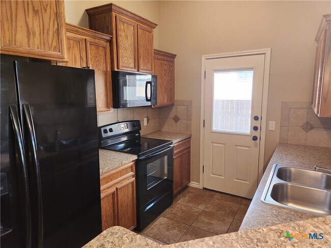 Building Photo - 607 Paseo del Plata Dr