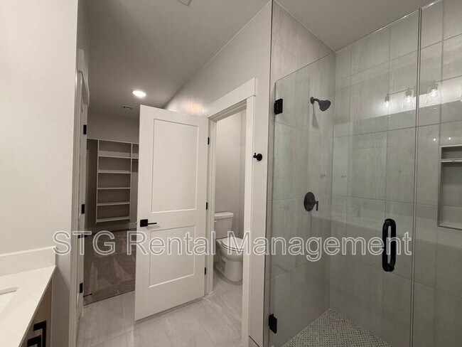 Building Photo - 577 E Hemsworth Ln