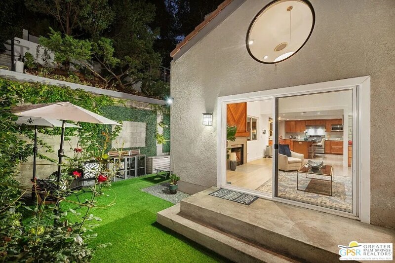 Building Photo - 1456 1/2 E Chevy Chase Dr