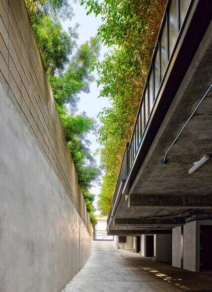Building Photo - 330 Rennie Ave