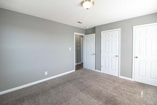 Building Photo - 145 Darlene Dr