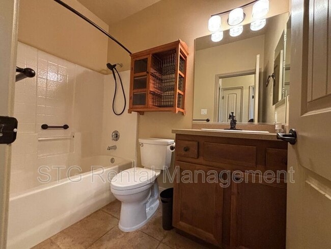 Building Photo - 530 S Coral Cv