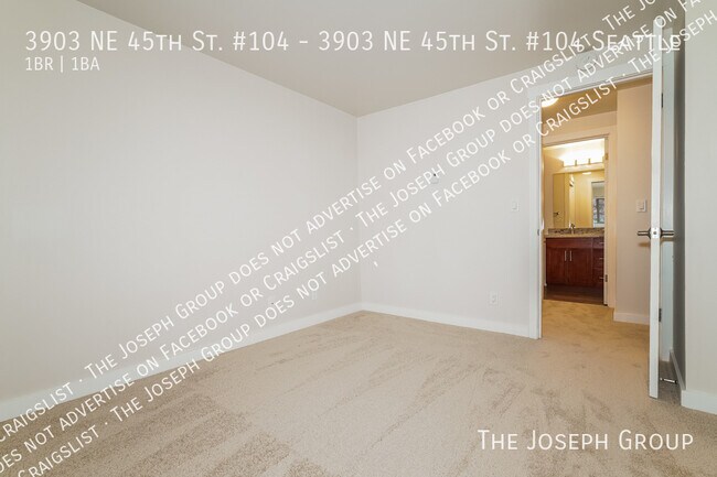 Building Photo - 3903 NE 45th St