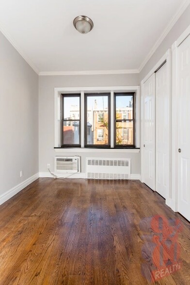 Building Photo - 290 W 12th St