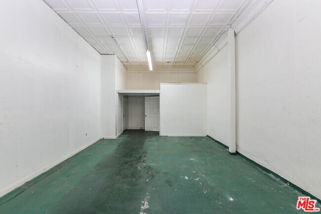 Building Photo - 4015 W Olympic Blvd