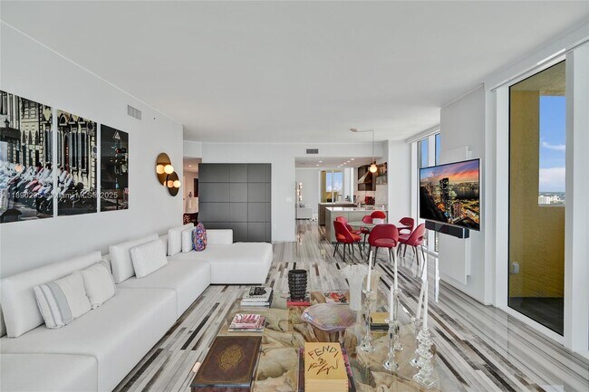 Building Photo - 17875 Collins Ave