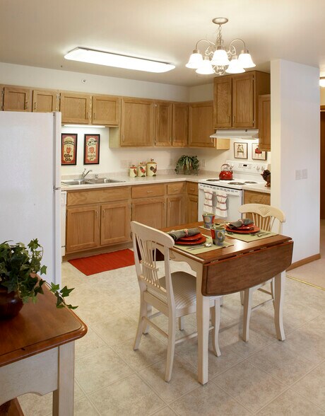 Building Photo - River Shores Regency House