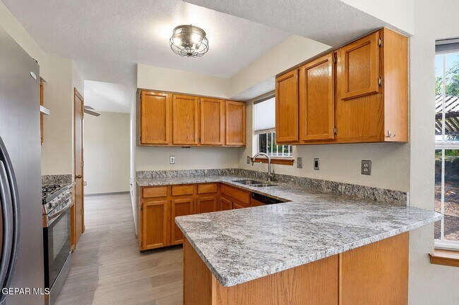 Building Photo - 6900 Imperial Ridge Dr