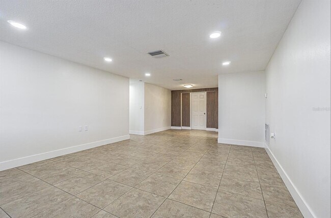 Building Photo - 5631 Riddle Rd