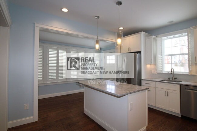 Building Photo - 33 Columbia St