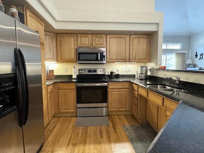 Building Photo - 1011 S Valentia St