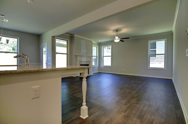 Building Photo - 7731 Silk Tree Pointe