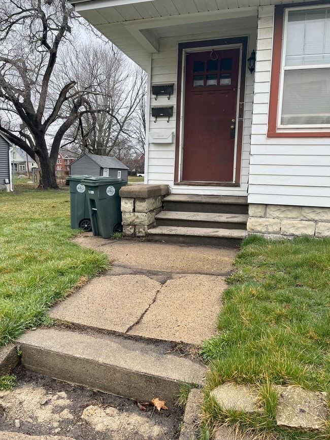 Building Photo - 1 Bed 1 Bath Duplex