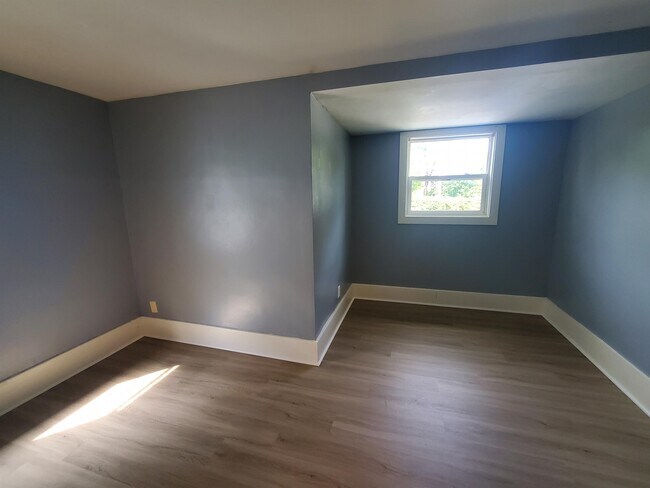 Building Photo - 420-422 Cedarwood Terrace
