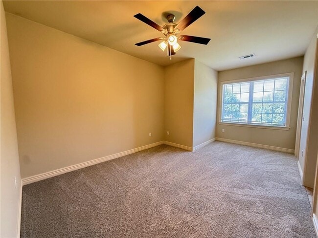 Building Photo - 609 N Tournament Dr