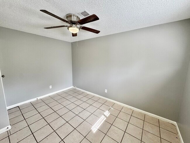 Building Photo - 5168 Corkwood Dr