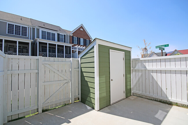 Building Photo - Light-Filled & Cozy Old Trail Townhome