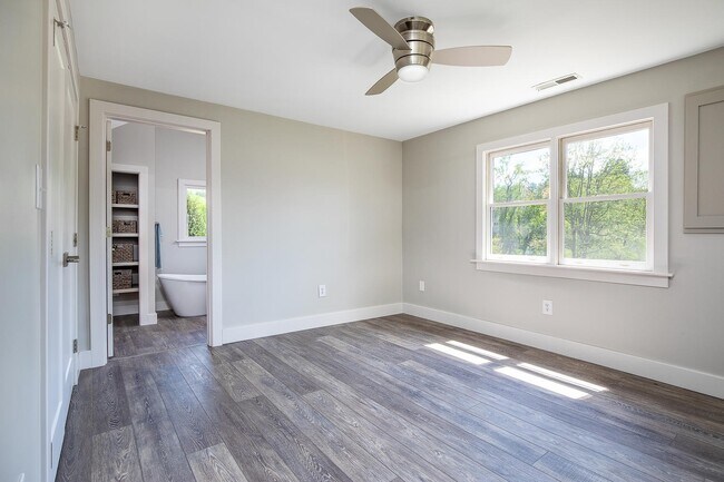 Building Photo - Fantastic 1930s Cottage - Renovated Top to...