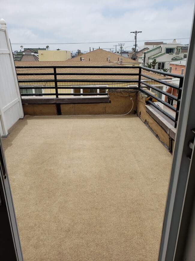 Building Photo - 718 Santa Rita Plz