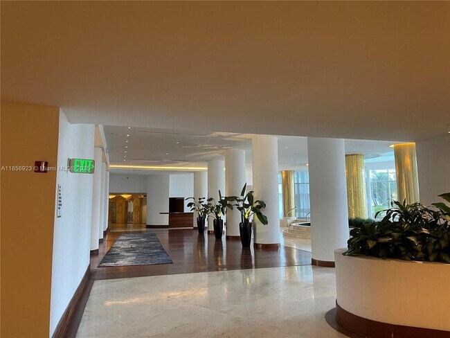 Building Photo - 5151 Collins Ave