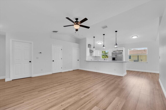 Building Photo - 1611 3rd Ave W
