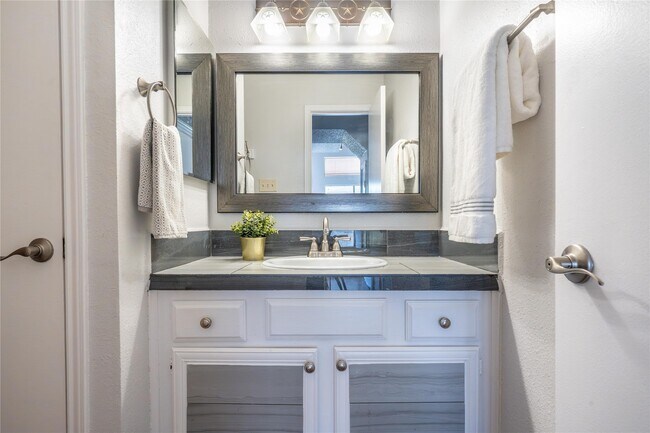 Building Photo - 8411 Sands Point Dr