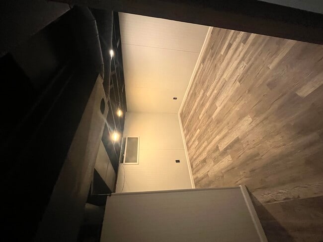 Building Photo - 19186 Sunderland Rd